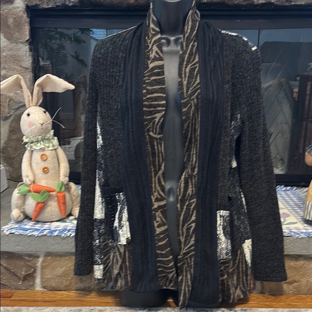 Women's Dolce Cabo Black and Brown Sweater size Medium